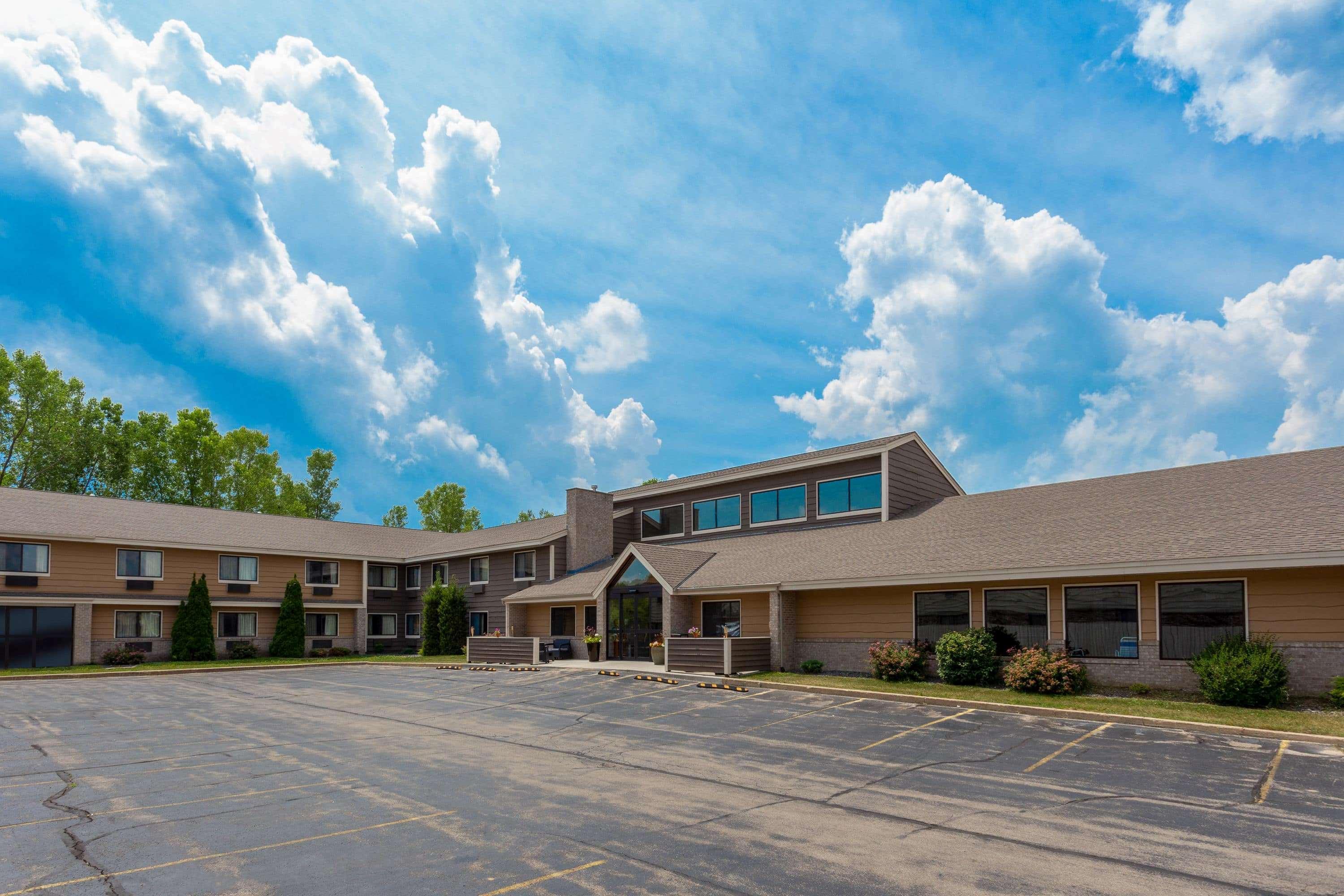 Americinn By Wyndham Hartford Wi Eksteriør billede