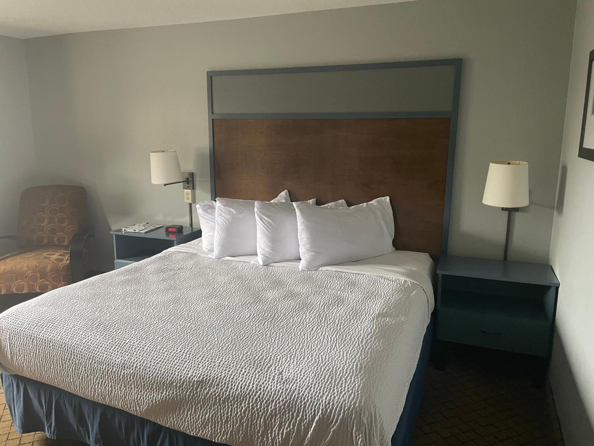Americinn By Wyndham Hartford Wi Eksteriør billede