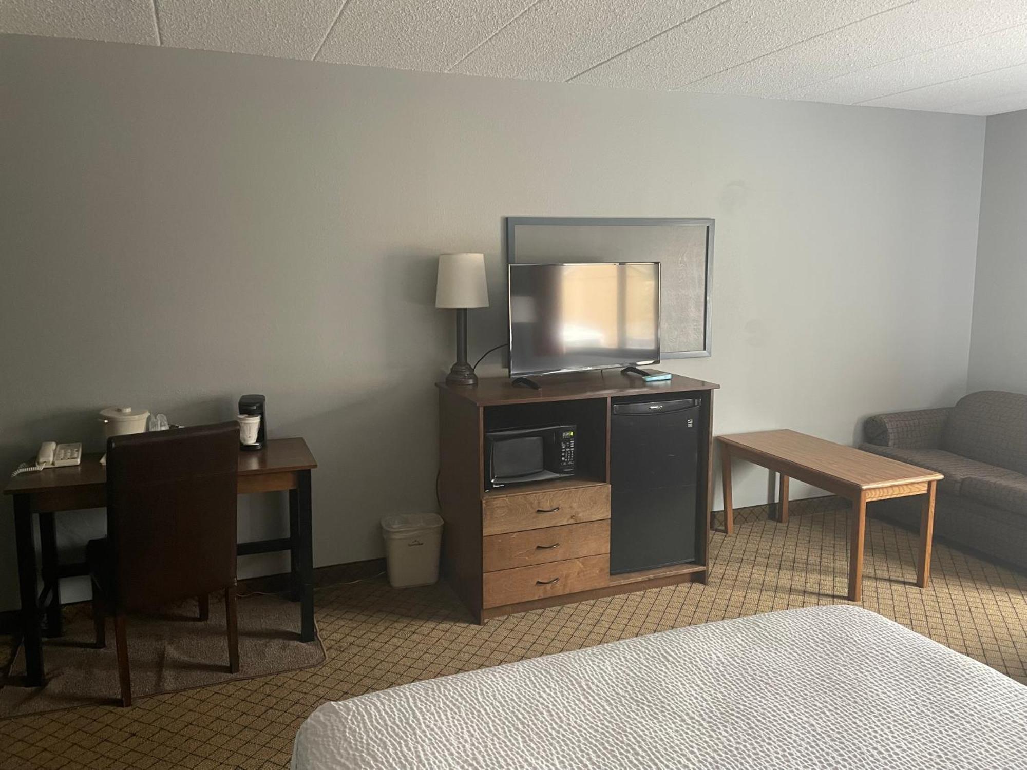 Americinn By Wyndham Hartford Wi Eksteriør billede