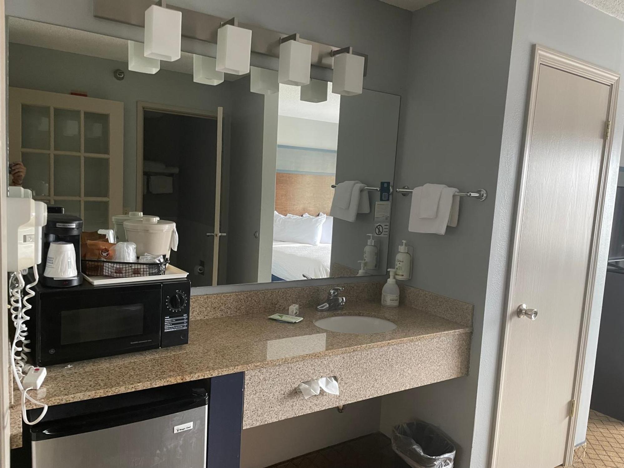Americinn By Wyndham Hartford Wi Eksteriør billede