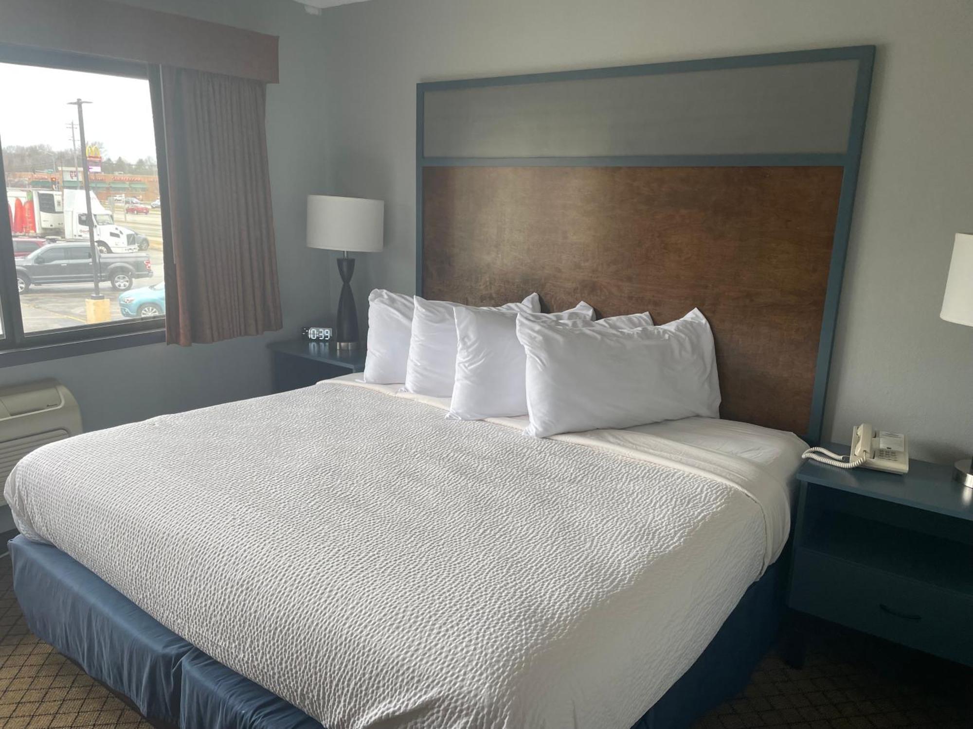 Americinn By Wyndham Hartford Wi Eksteriør billede