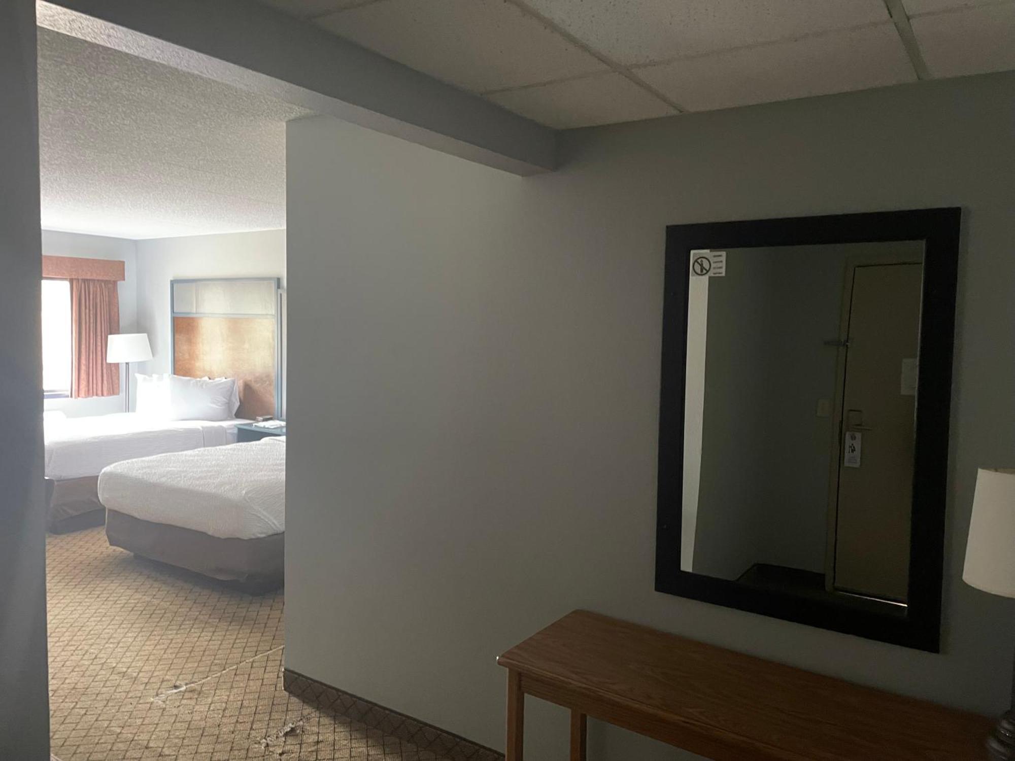 Americinn By Wyndham Hartford Wi Eksteriør billede