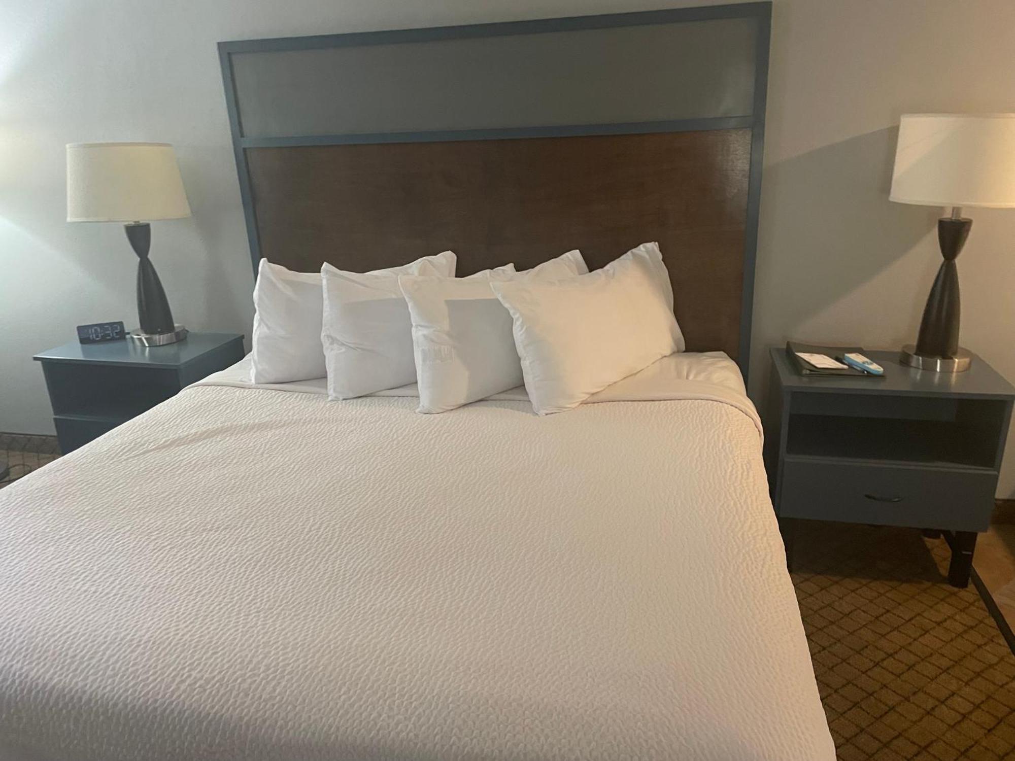 Americinn By Wyndham Hartford Wi Eksteriør billede